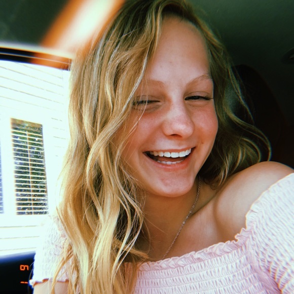 Meet your Posher, Andrea - Picture 1 of 1